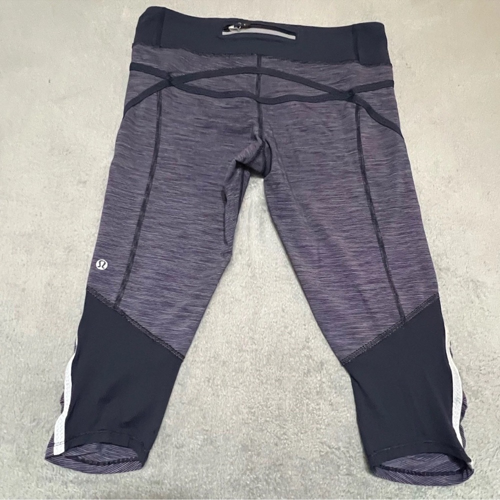 Lululemon Womens Cropped Leggings Size 8 Purple Zip Pocket